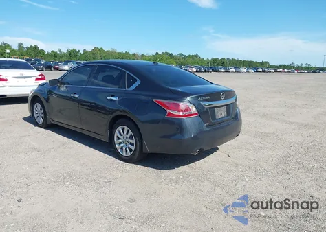 2015 Nissan Altima 2.5 S z USA, uszkodzony, nr VIN 1N4AL3AP5FN353439